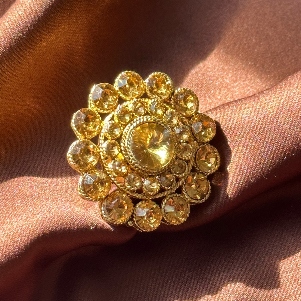 Golden alloy ring